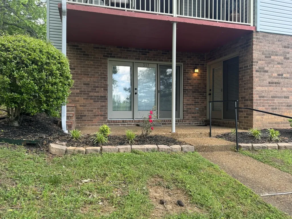317 Village Ln, W Dickson TN 37055