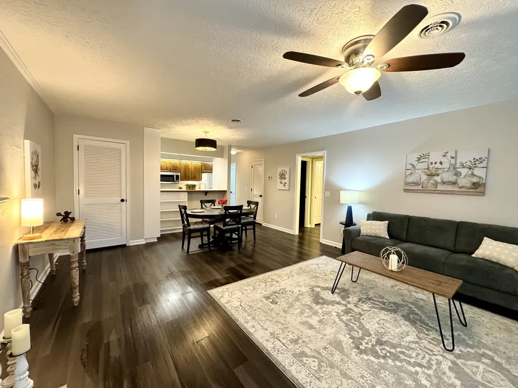 317 Village Ln, W Dickson TN 37055