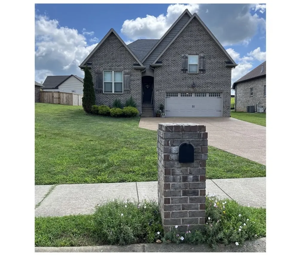 105 Grayson Lane White House TN 37188
