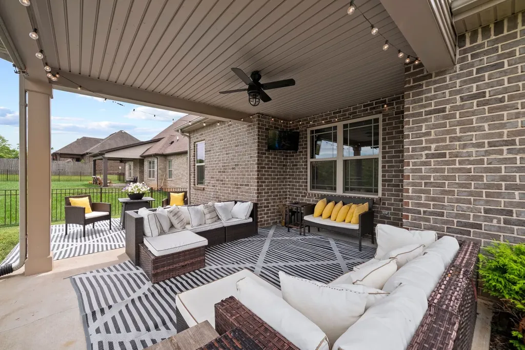 105 Grayson Lane White House TN 37188