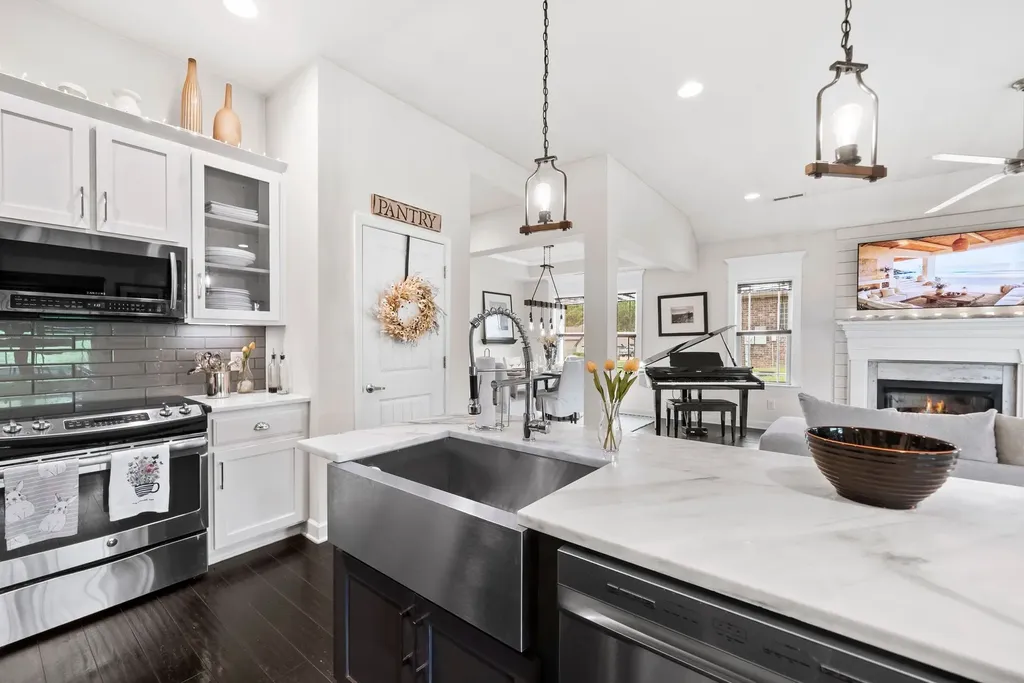105 Grayson Lane White House TN 37188