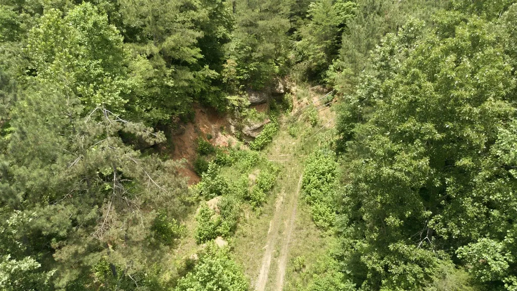 6829 Old Mill Creek Road Nunnelly TN 37137