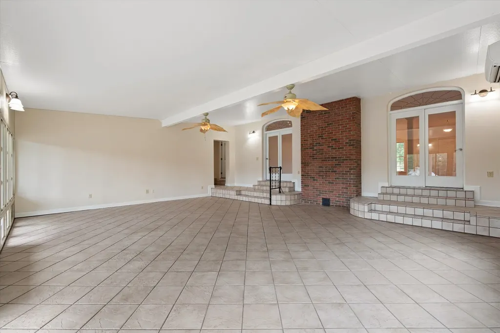 1046 Robertson Road Gallatin TN 37066