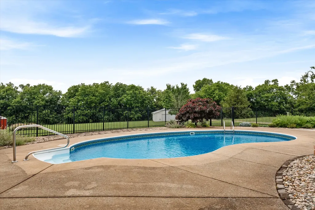 1046 Robertson Road Gallatin TN 37066