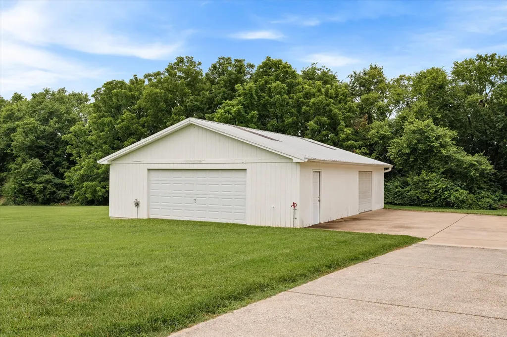 1046 Robertson Road Gallatin TN 37066