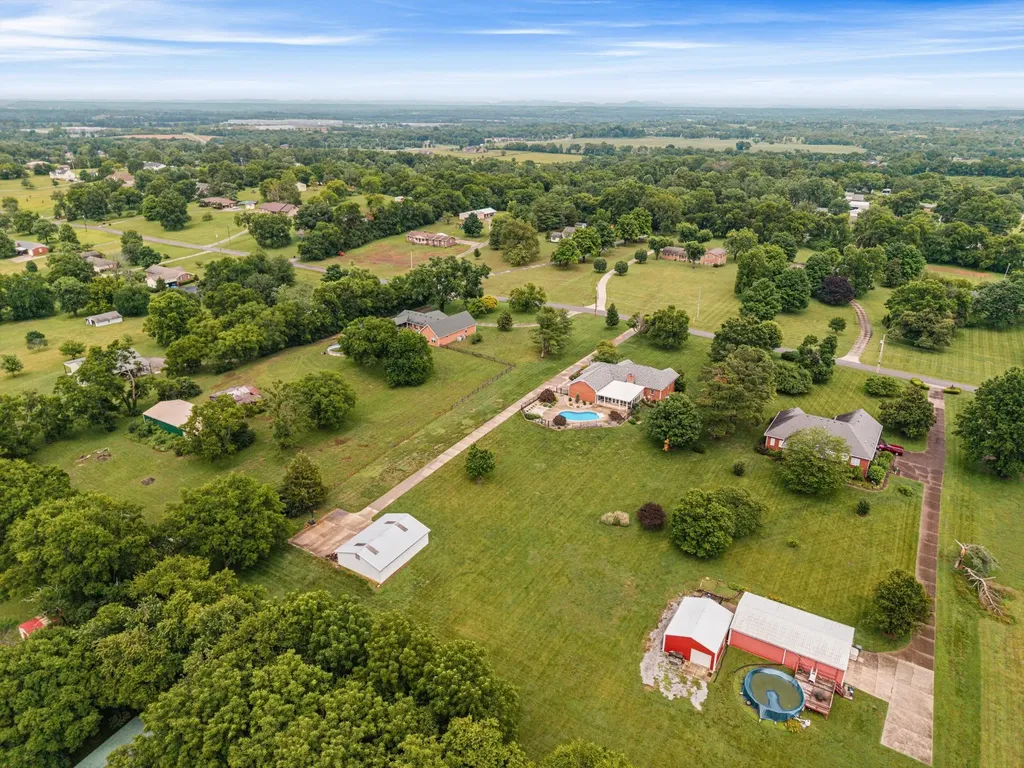 1046 Robertson Road Gallatin TN 37066