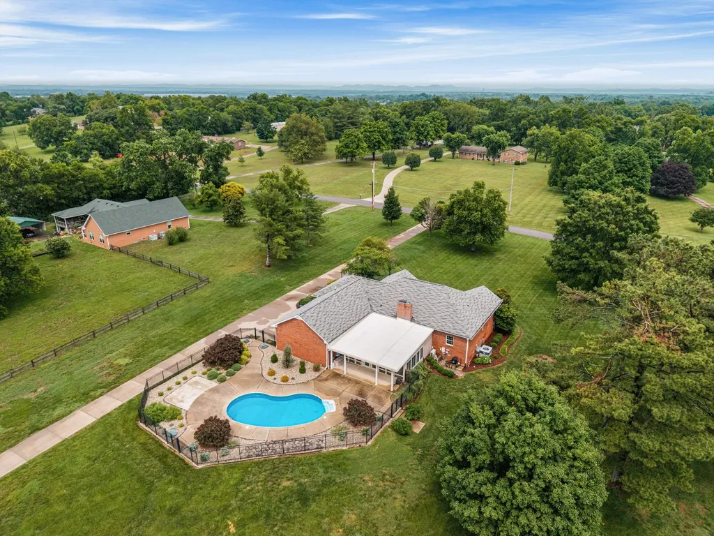 1046 Robertson Road Gallatin TN 37066
