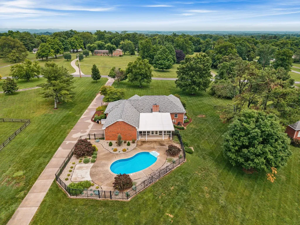 1046 Robertson Road Gallatin TN 37066