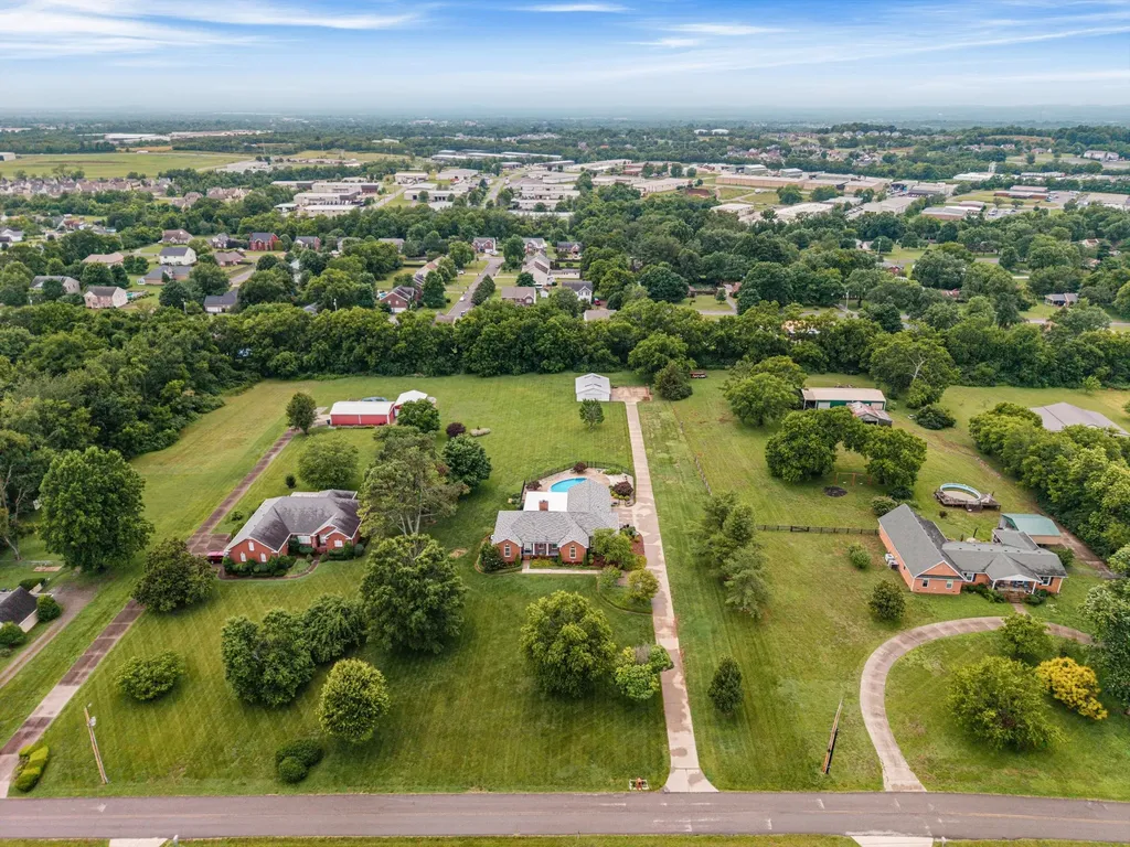 1046 Robertson Road Gallatin TN 37066
