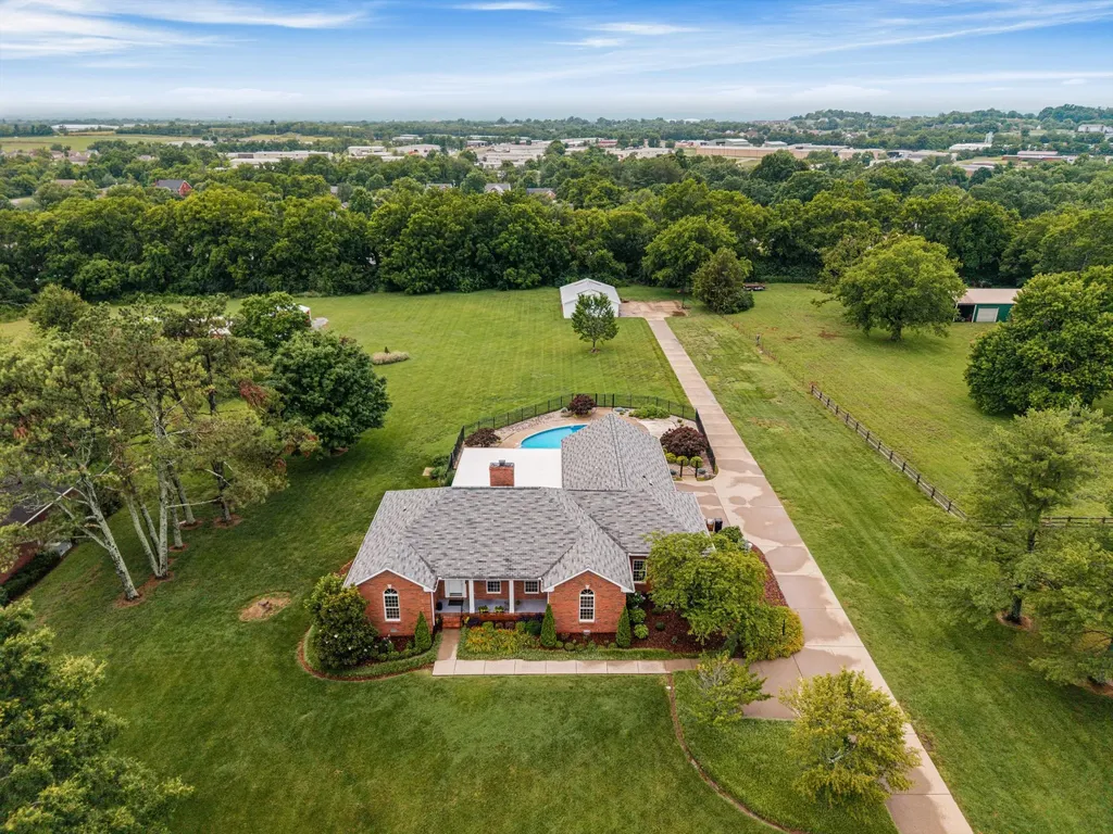 1046 Robertson Road Gallatin TN 37066