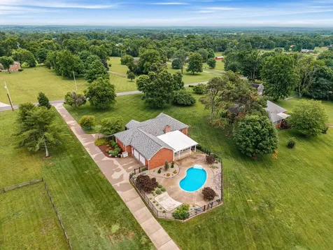 1046 Robertson Road Gallatin TN 37066