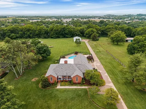 1046 Robertson Road Gallatin TN 37066