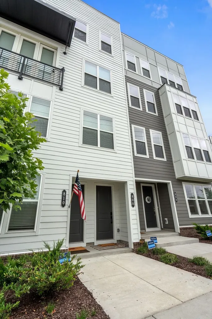 808 42nd Ave, N Nashville TN 37209