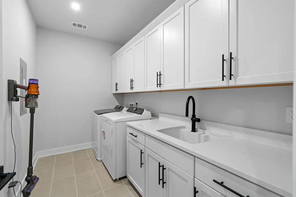 808 42nd Ave, N Nashville TN 37209