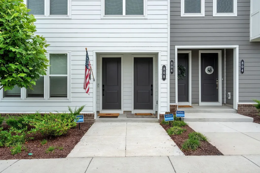 808 42nd Ave, N Nashville TN 37209