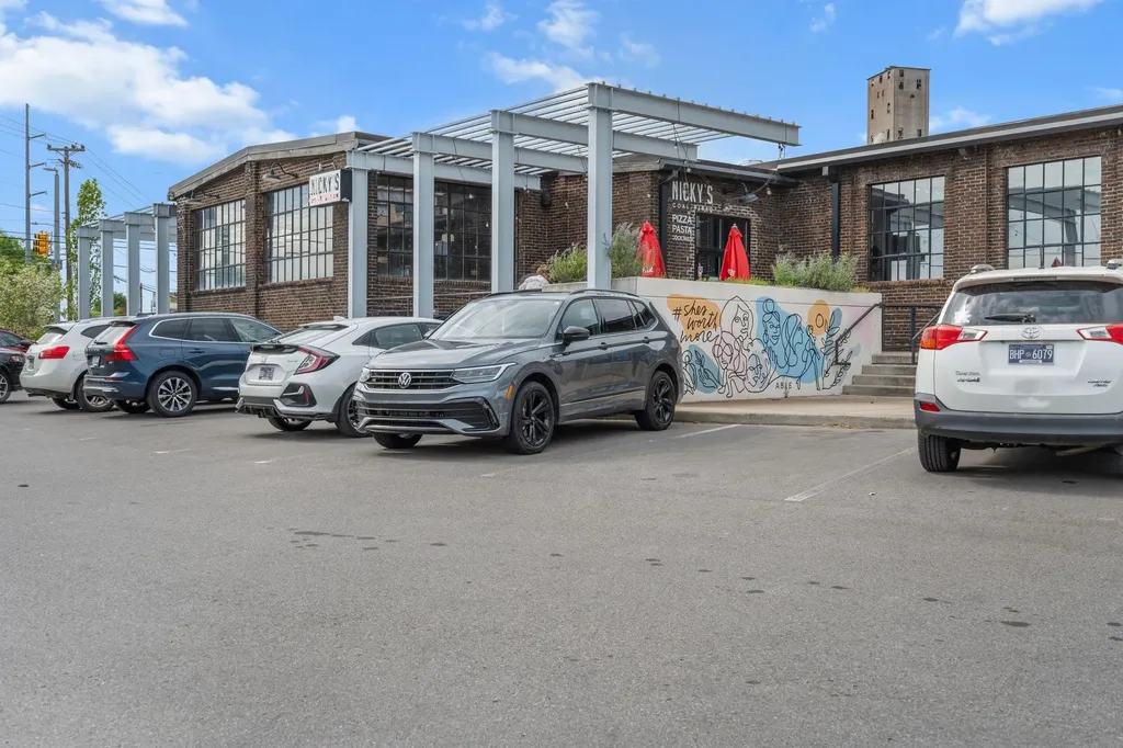 808 42nd Ave, N Nashville TN 37209