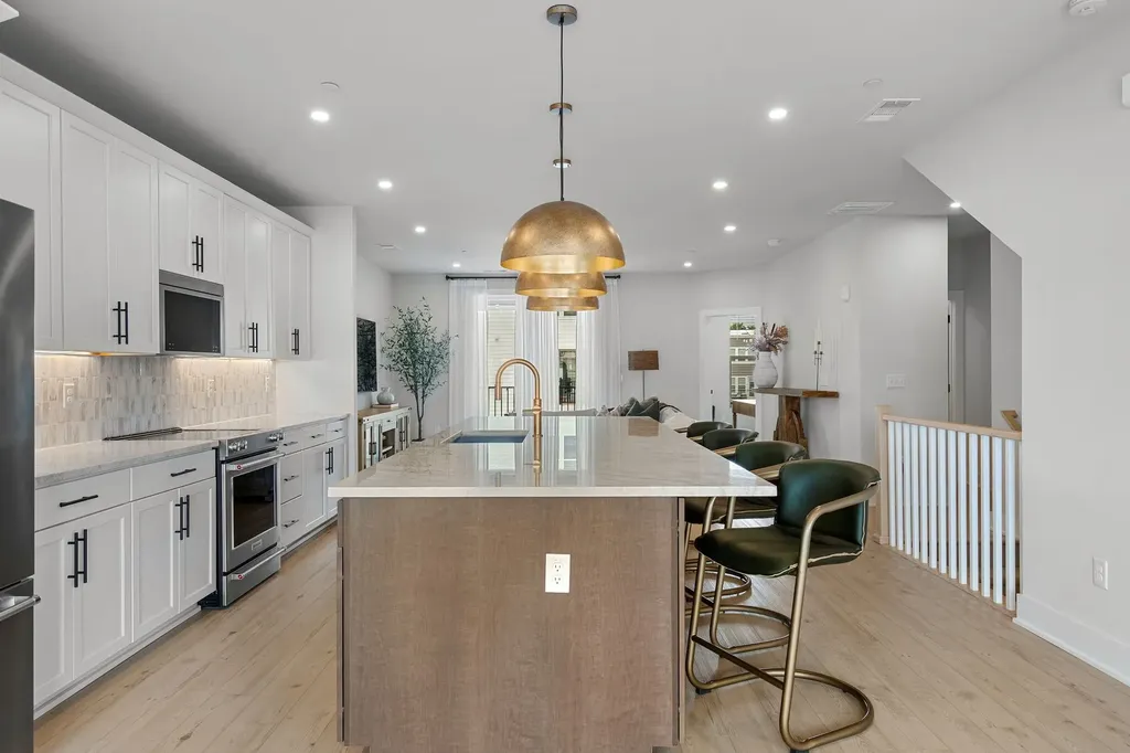 808 42nd Ave, N Nashville TN 37209
