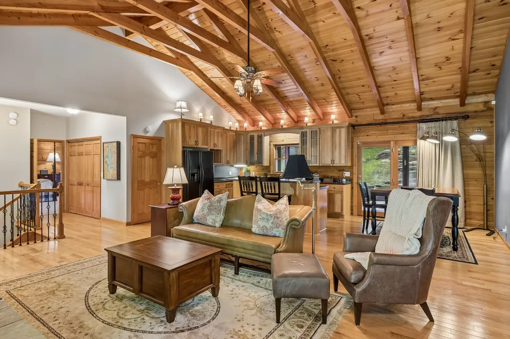 2668 Thompson Station Road, E Thompsons Station TN 37179