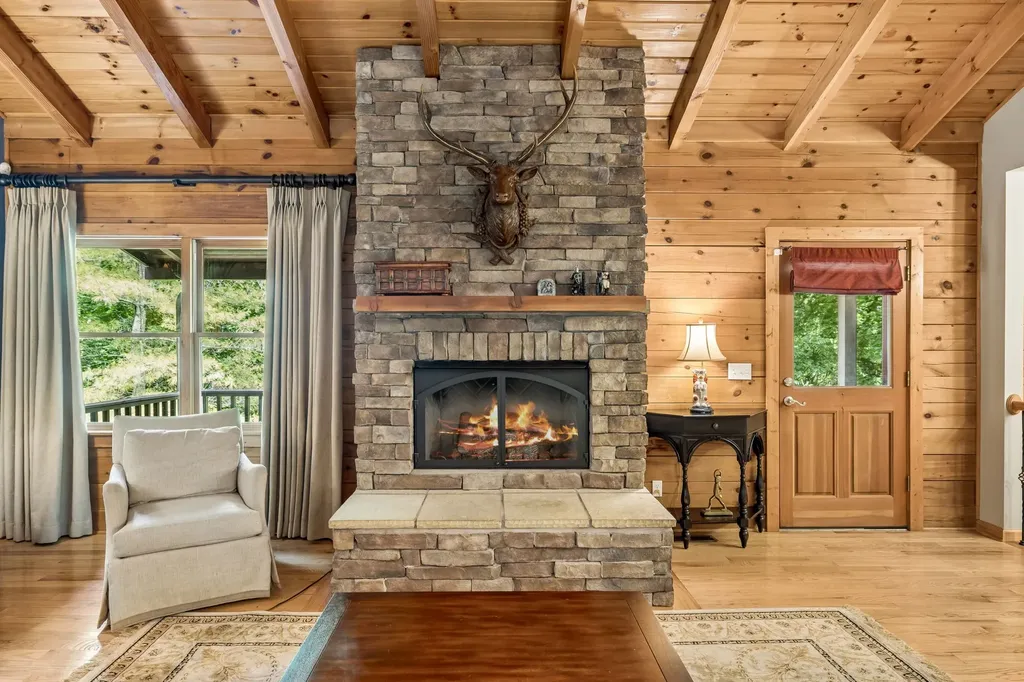 2668 Thompson Station Road, E Thompsons Station TN 37179