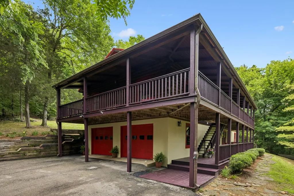 2668 Thompson Station Road, E Thompsons Station TN 37179