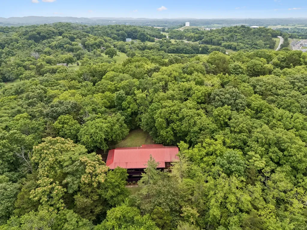 2668 Thompson Station Road, E Thompsons Station TN 37179
