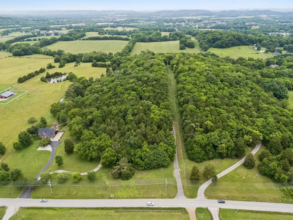 2668 Thompson Station Road, E Thompsons Station TN 37179