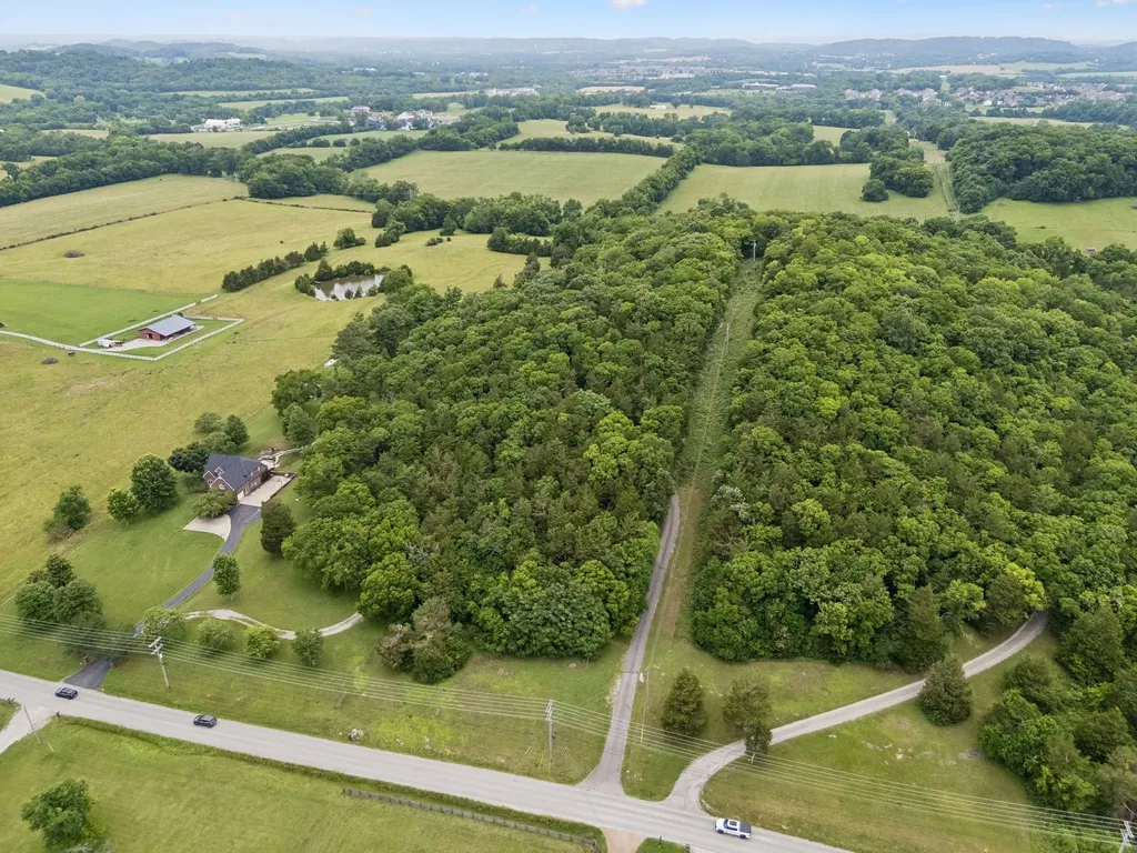 2668 Thompson Station Road, E Thompsons Station TN 37179