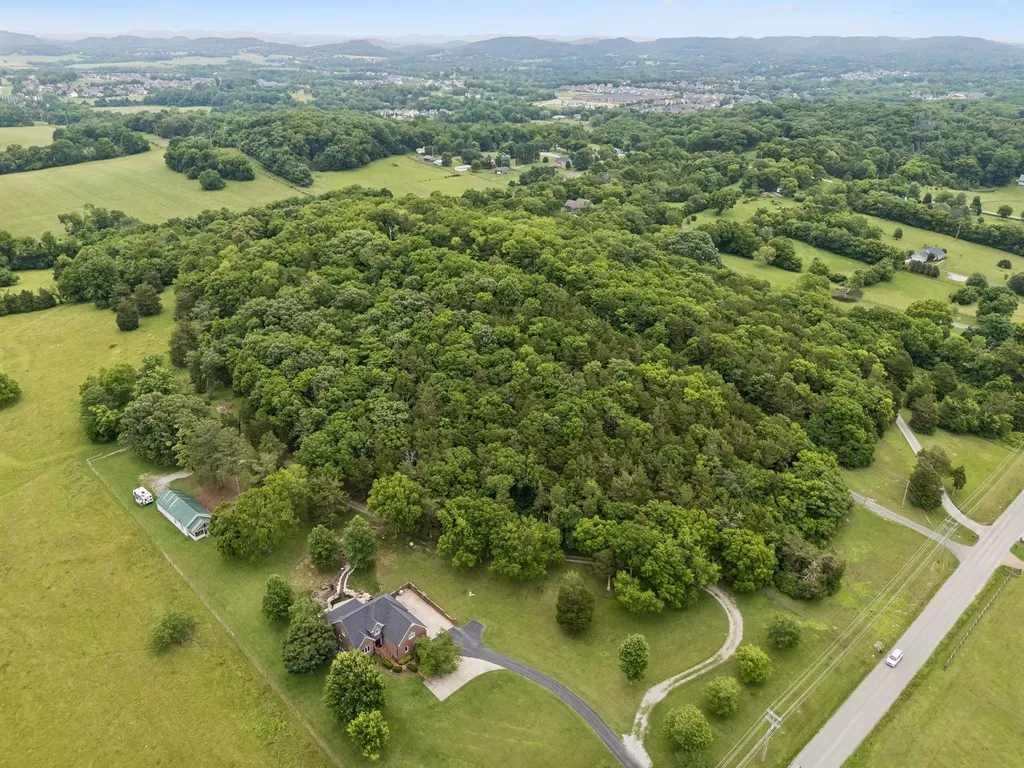 2668 Thompson Station Road, E Thompsons Station TN 37179
