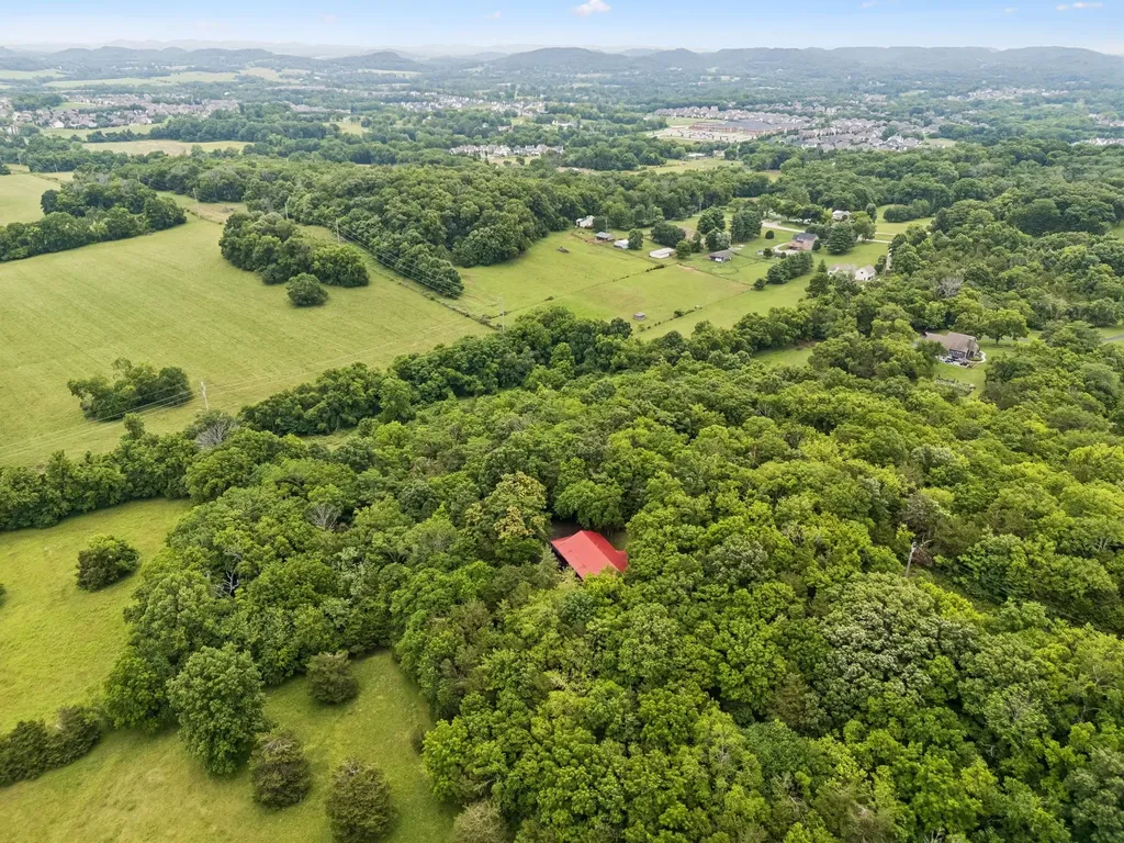 2668 Thompson Station Road, E Thompsons Station TN 37179