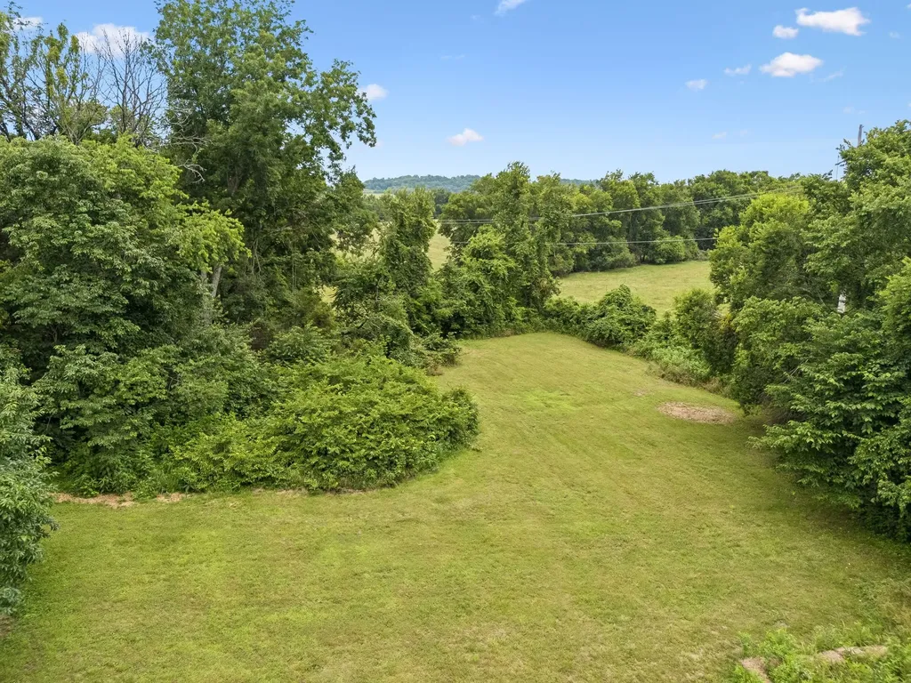 2668 Thompson Station Road, E Thompsons Station TN 37179
