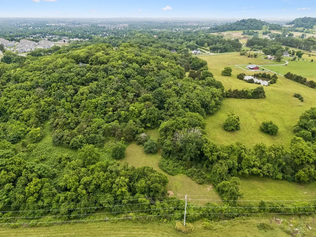 2668 Thompson Station Road, E Thompsons Station TN 37179