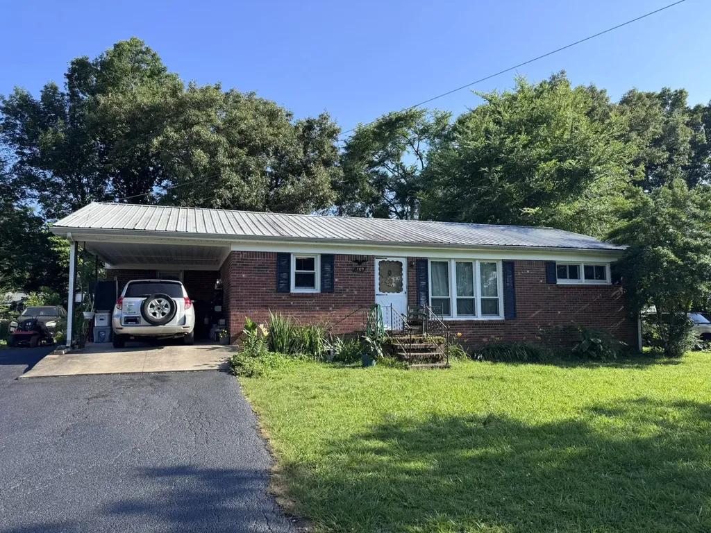 109 Dogwood Hills Drive Paris TN 38242
