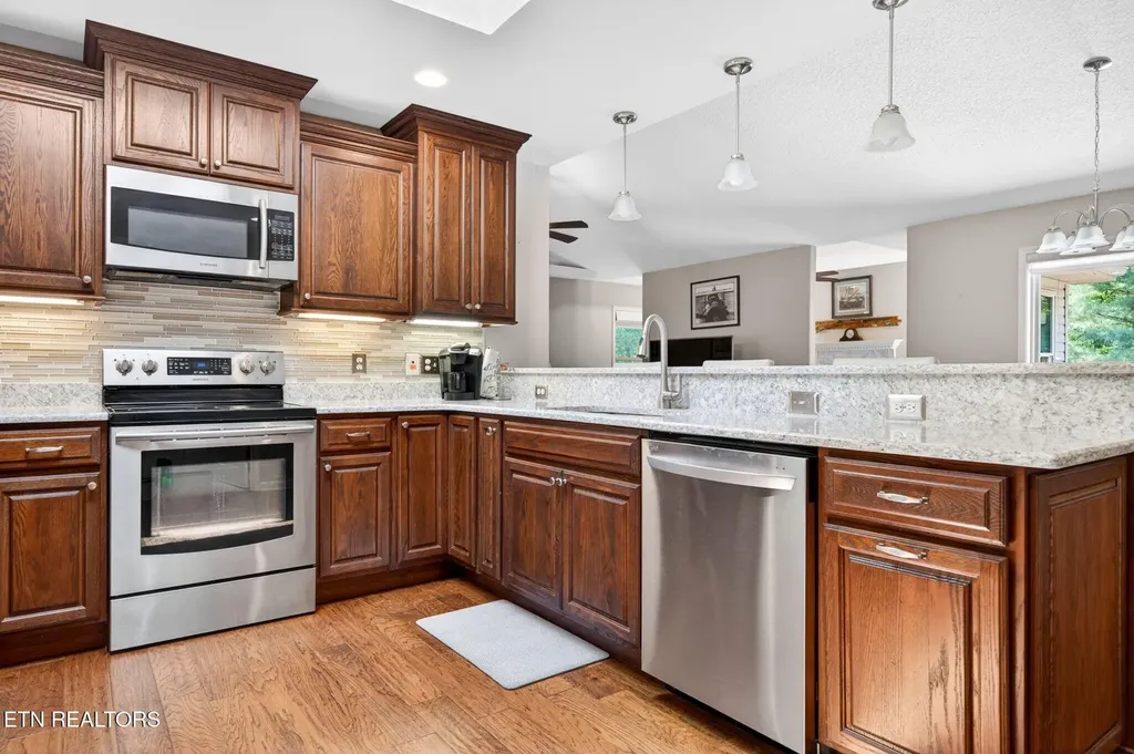 657 Lakeview Drive Crossville TN 38558