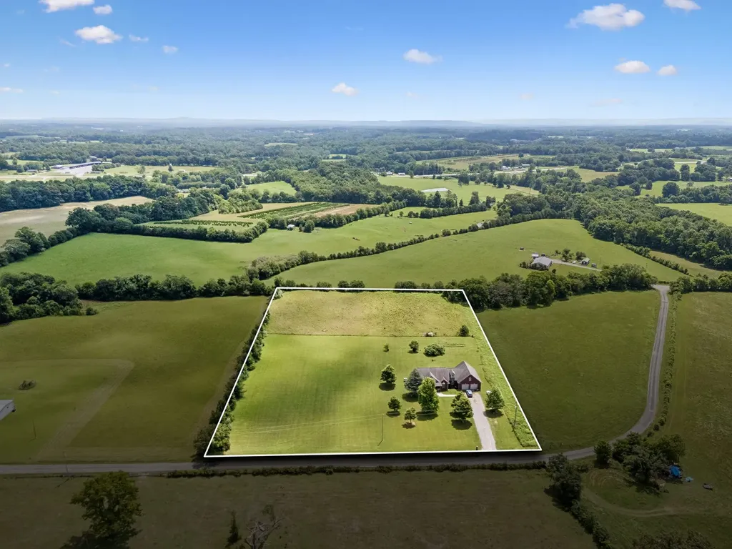 495 Roy Womack Road Smithville TN 37166