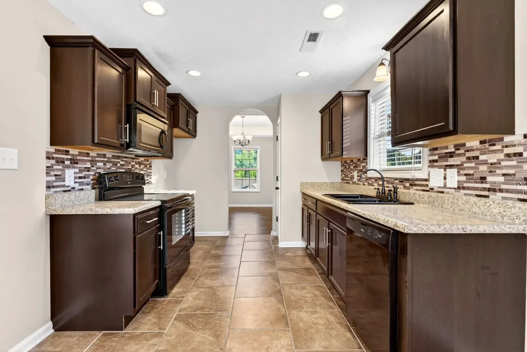 493 Comanche Court Clarksville TN 37042