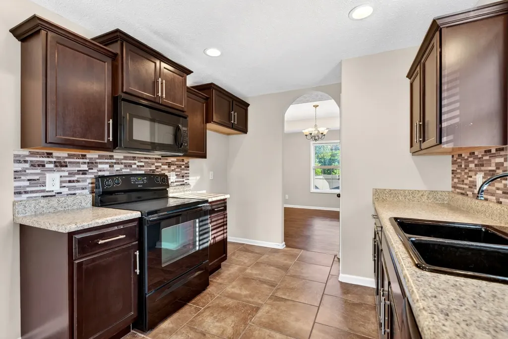 493 Comanche Court Clarksville TN 37042