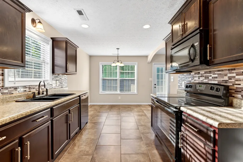 493 Comanche Court Clarksville TN 37042