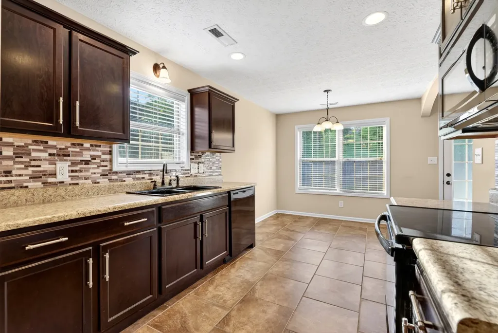 493 Comanche Court Clarksville TN 37042