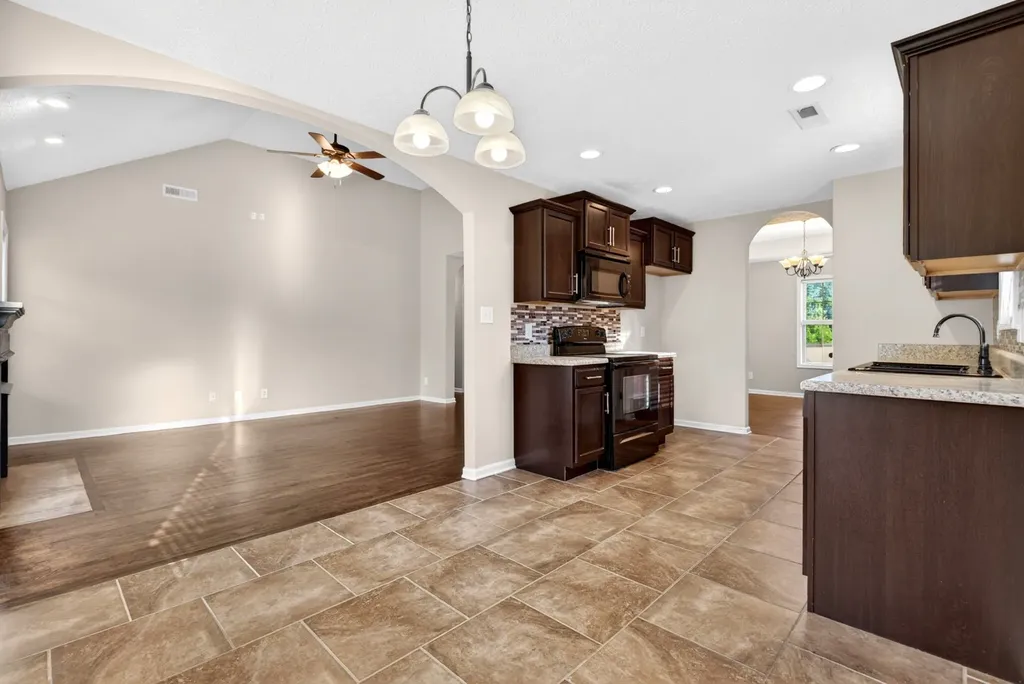 493 Comanche Court Clarksville TN 37042