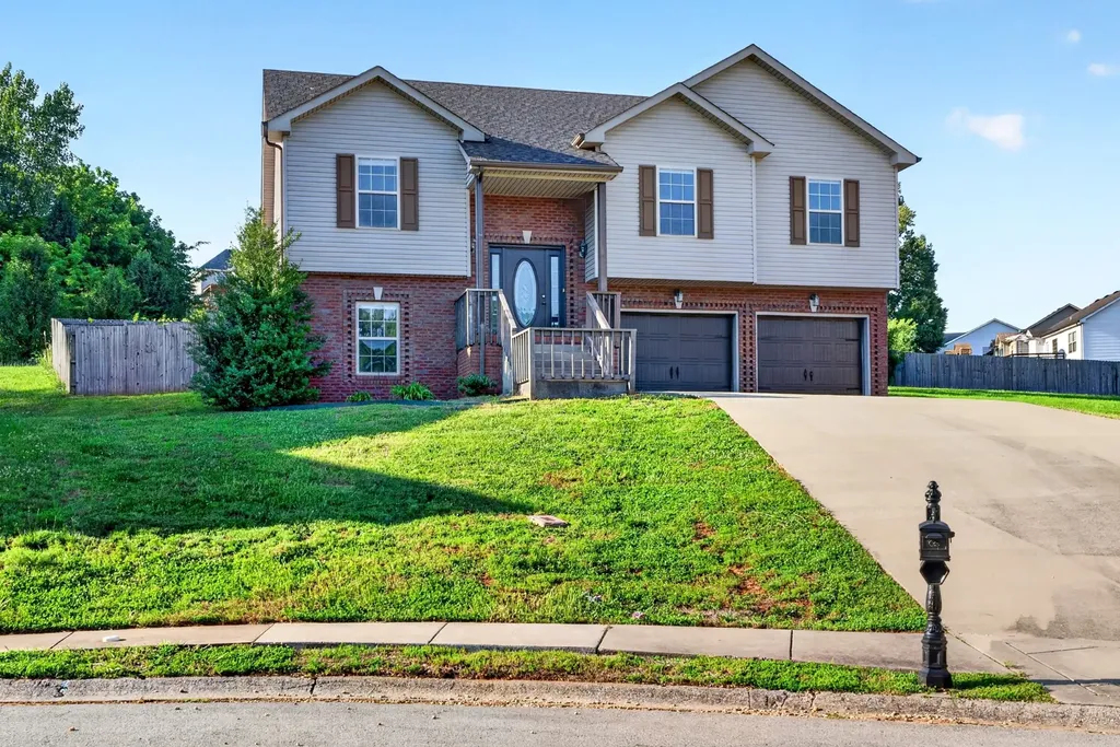 493 Comanche Court Clarksville TN 37042