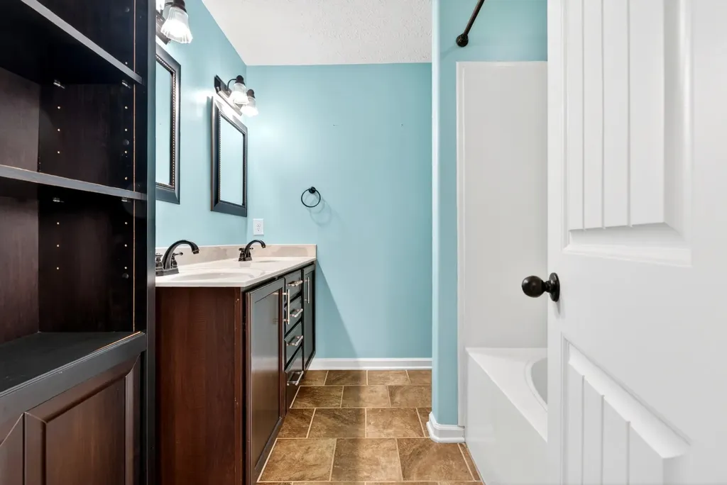 493 Comanche Court Clarksville TN 37042