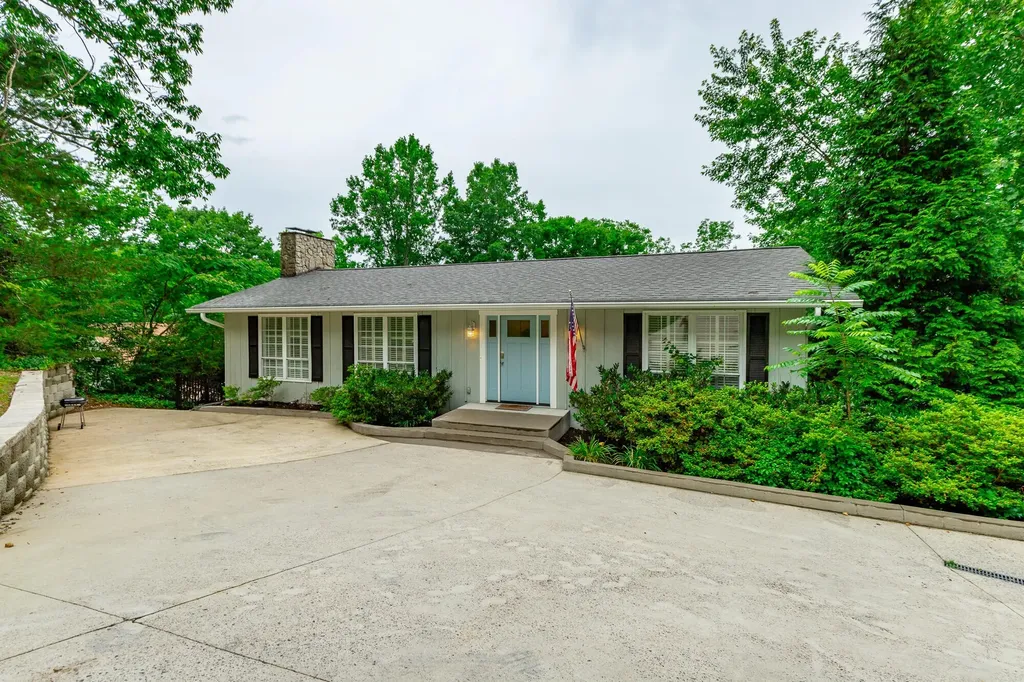 1043 Clift Cave Drive Soddy Daisy TN 37379