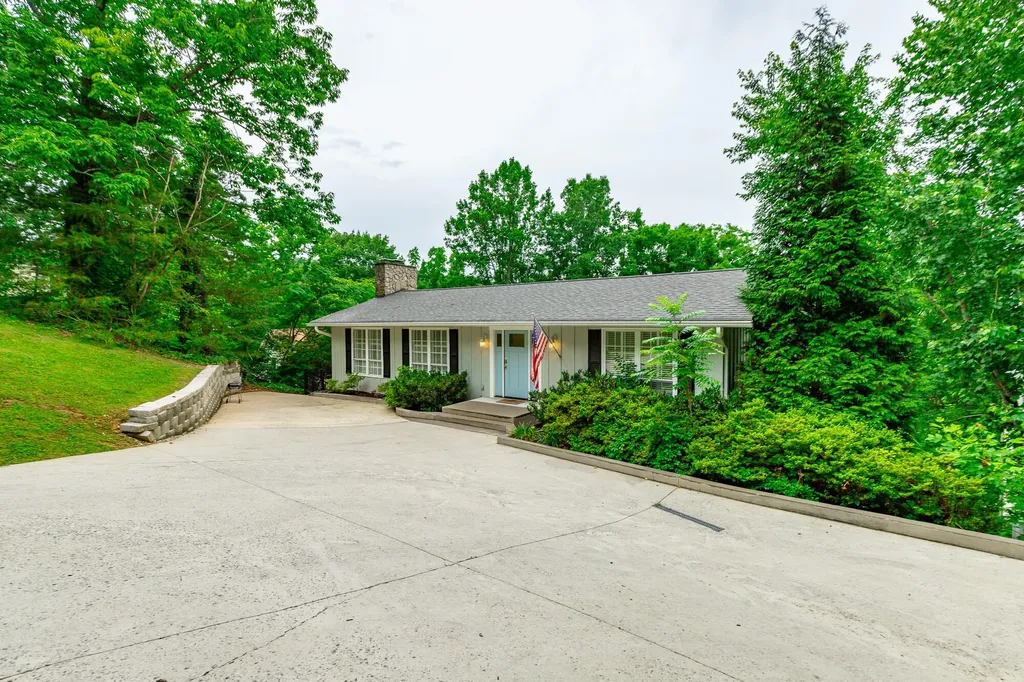 1043 Clift Cave Drive Soddy Daisy TN 37379