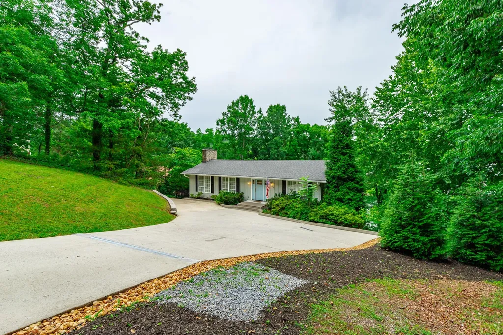 1043 Clift Cave Drive Soddy Daisy TN 37379