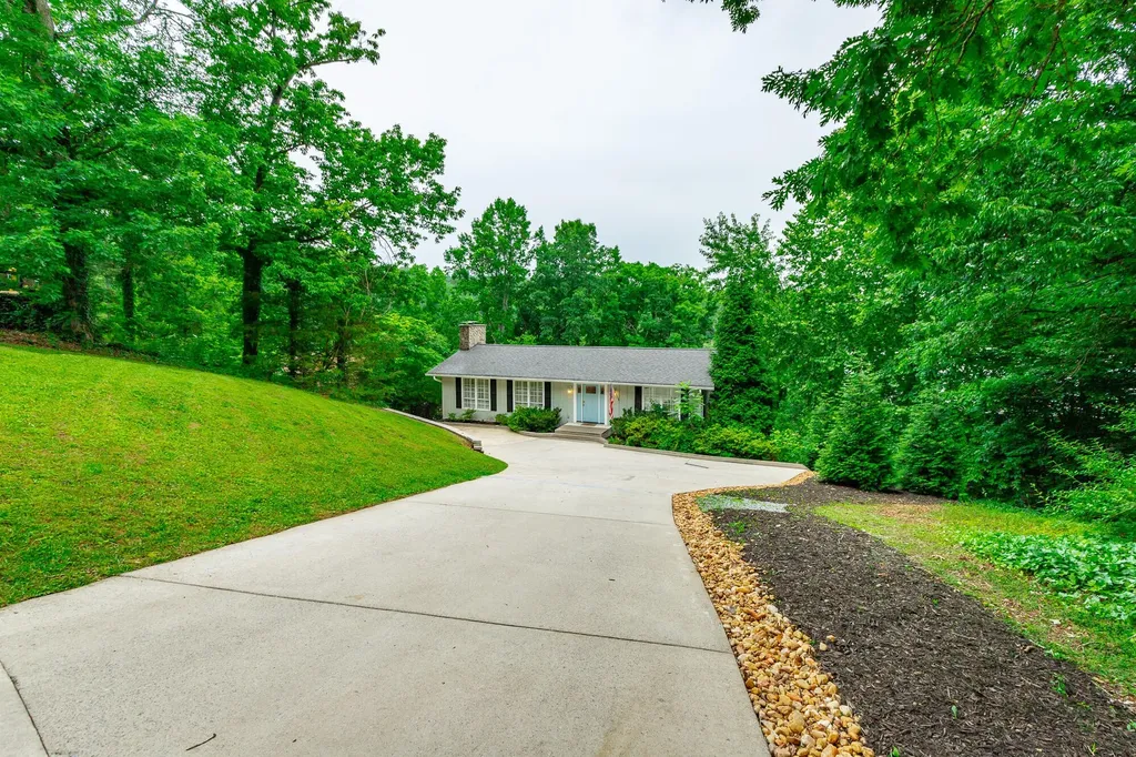 1043 Clift Cave Drive Soddy Daisy TN 37379