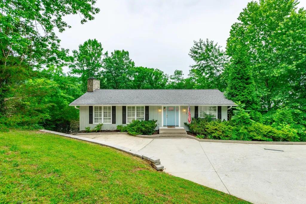 1043 Clift Cave Drive Soddy Daisy TN 37379