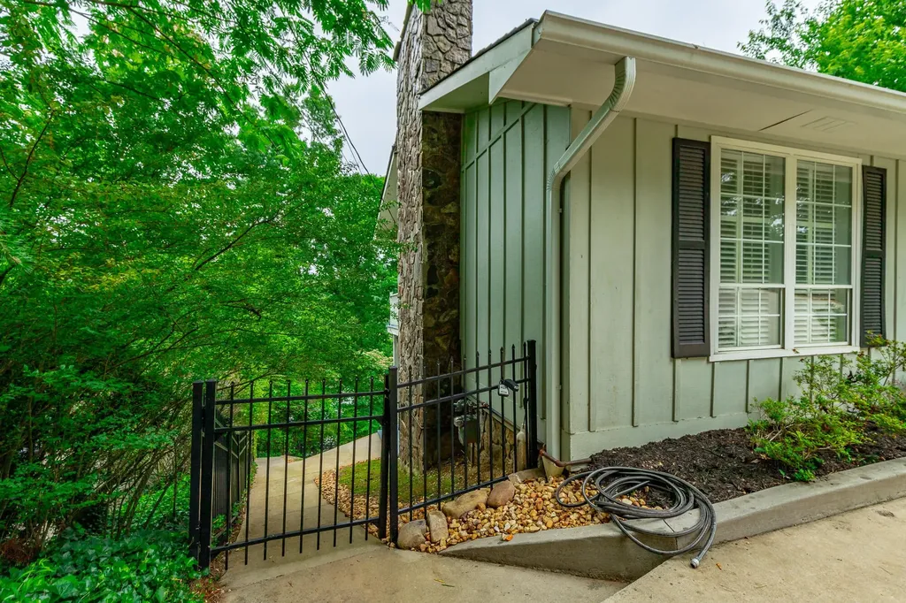 1043 Clift Cave Drive Soddy Daisy TN 37379