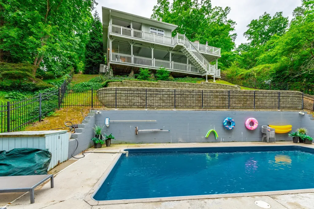 1043 Clift Cave Drive Soddy Daisy TN 37379
