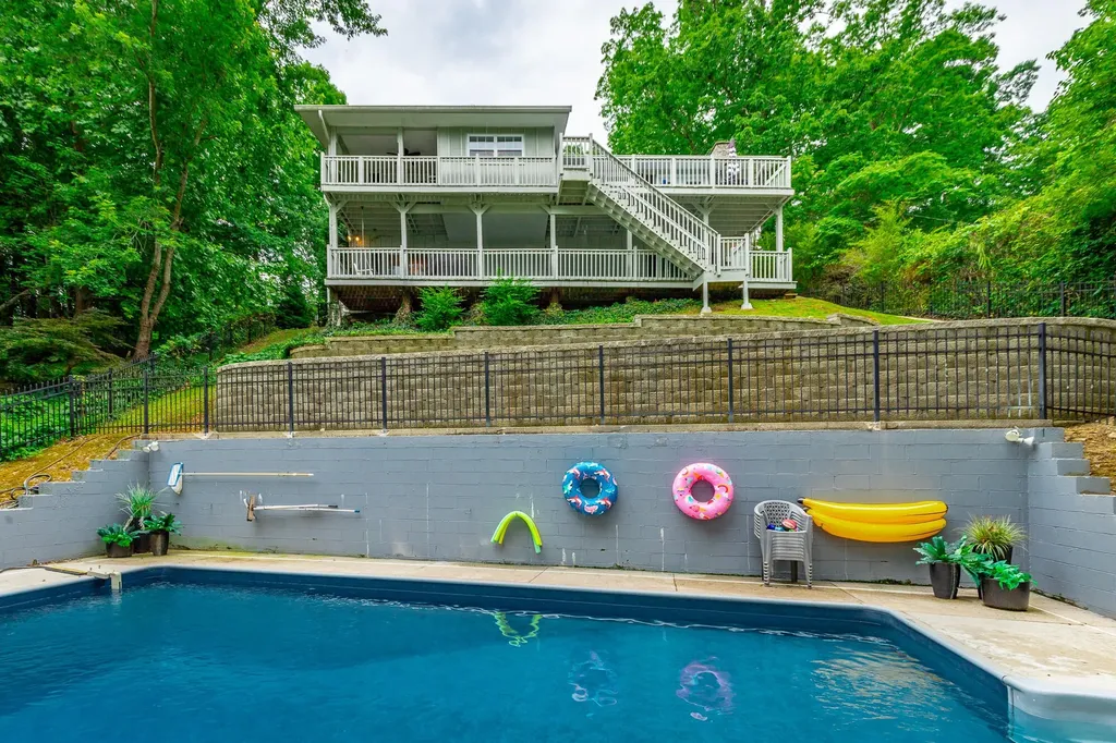 1043 Clift Cave Drive Soddy Daisy TN 37379