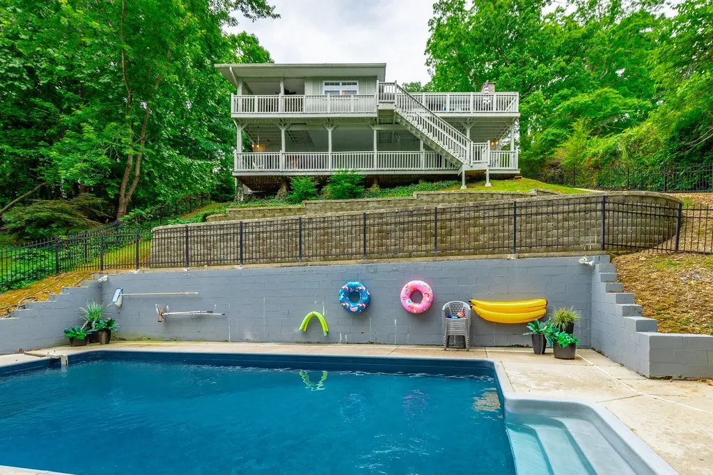 1043 Clift Cave Drive Soddy Daisy TN 37379